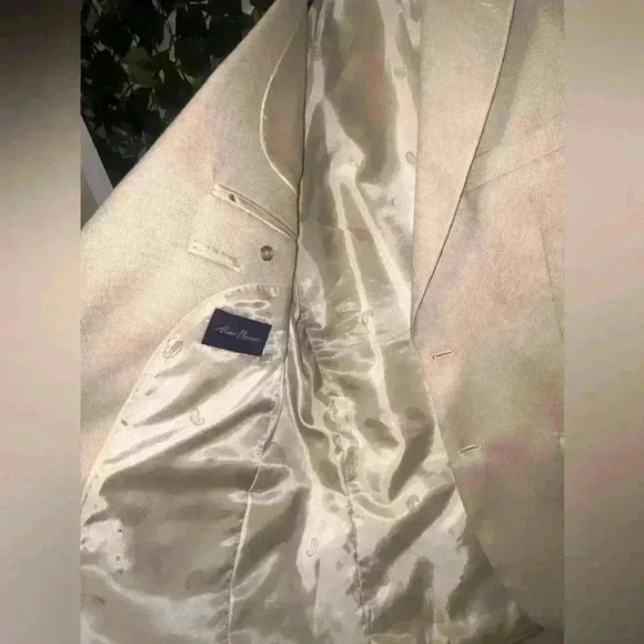 Gently used men’s suit m/l measurements on picture - Picture 6 of 13